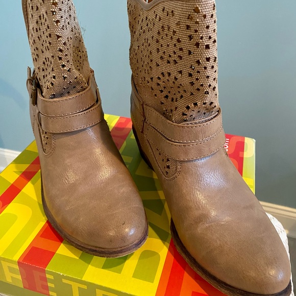 Baretraps brown western boots. - Picture 2 of 3